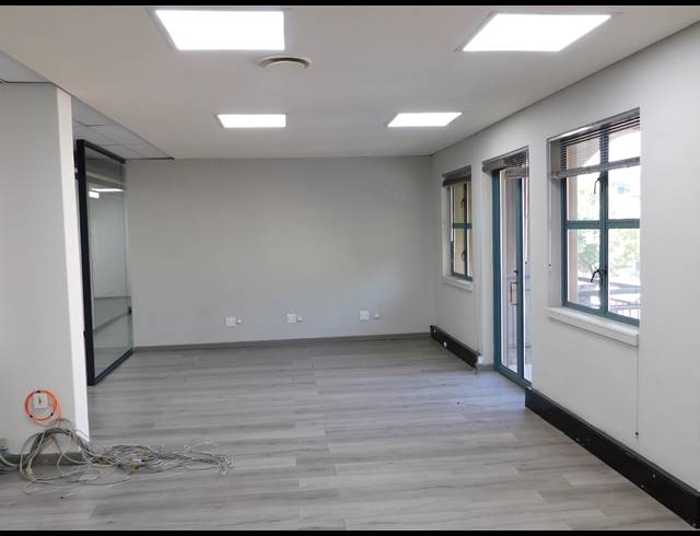 188M² OFFICE TO LET IN HYDE PARK